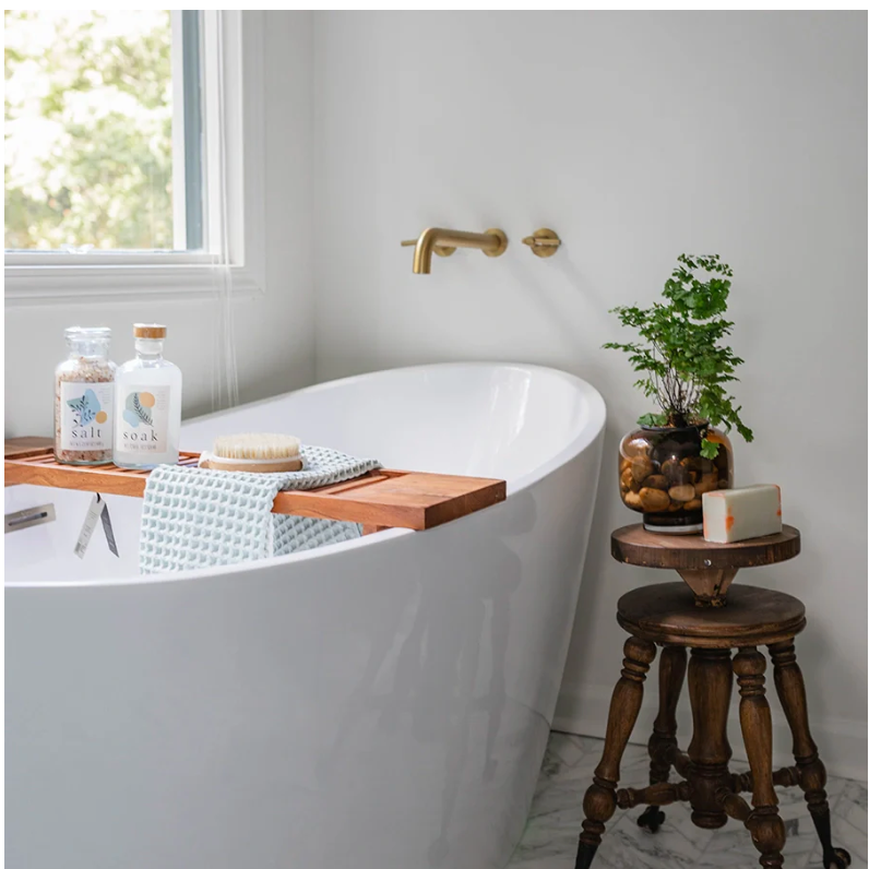 67" Freestanding Soaking Tub with Center Drain